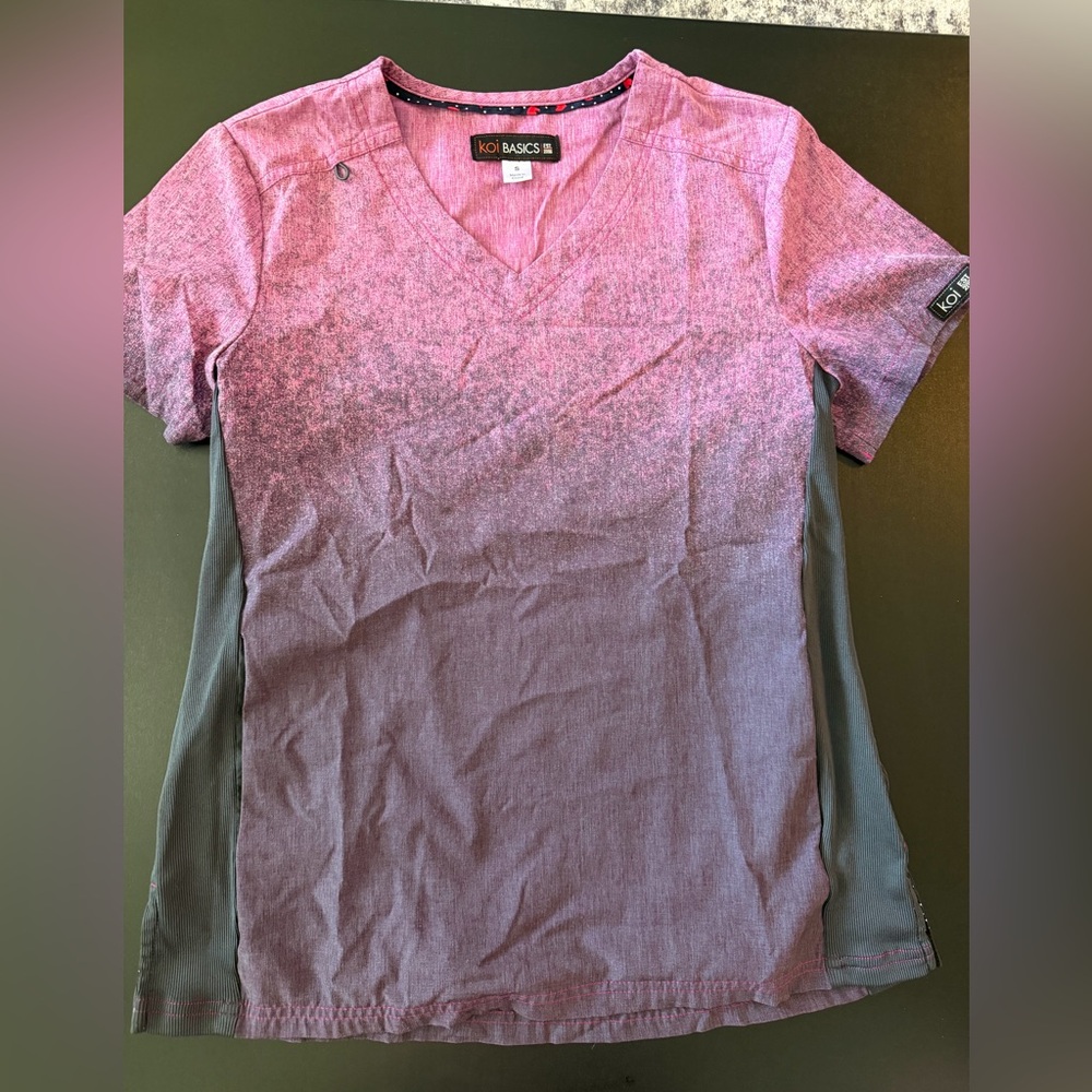 Women’s Koi Basics scrub top